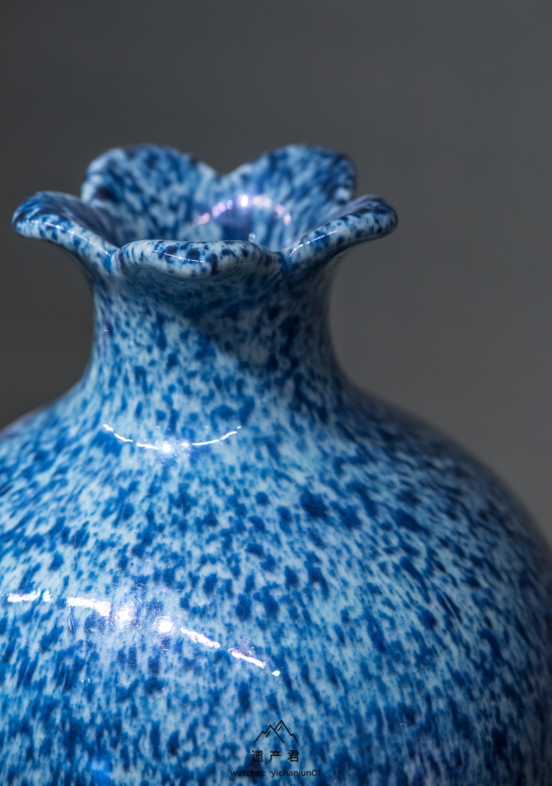 苏州博物馆藏· 清雍正款蓝釉石榴尊