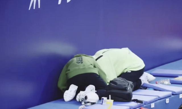 r1se的鞠躬让全网懵逼!来自沙雕战斗团的r1se值得你们康康