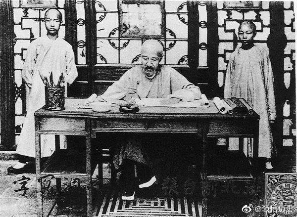 1902年,两江总督刘坤一在任上病逝.11月5日,张之洞抵达江宁