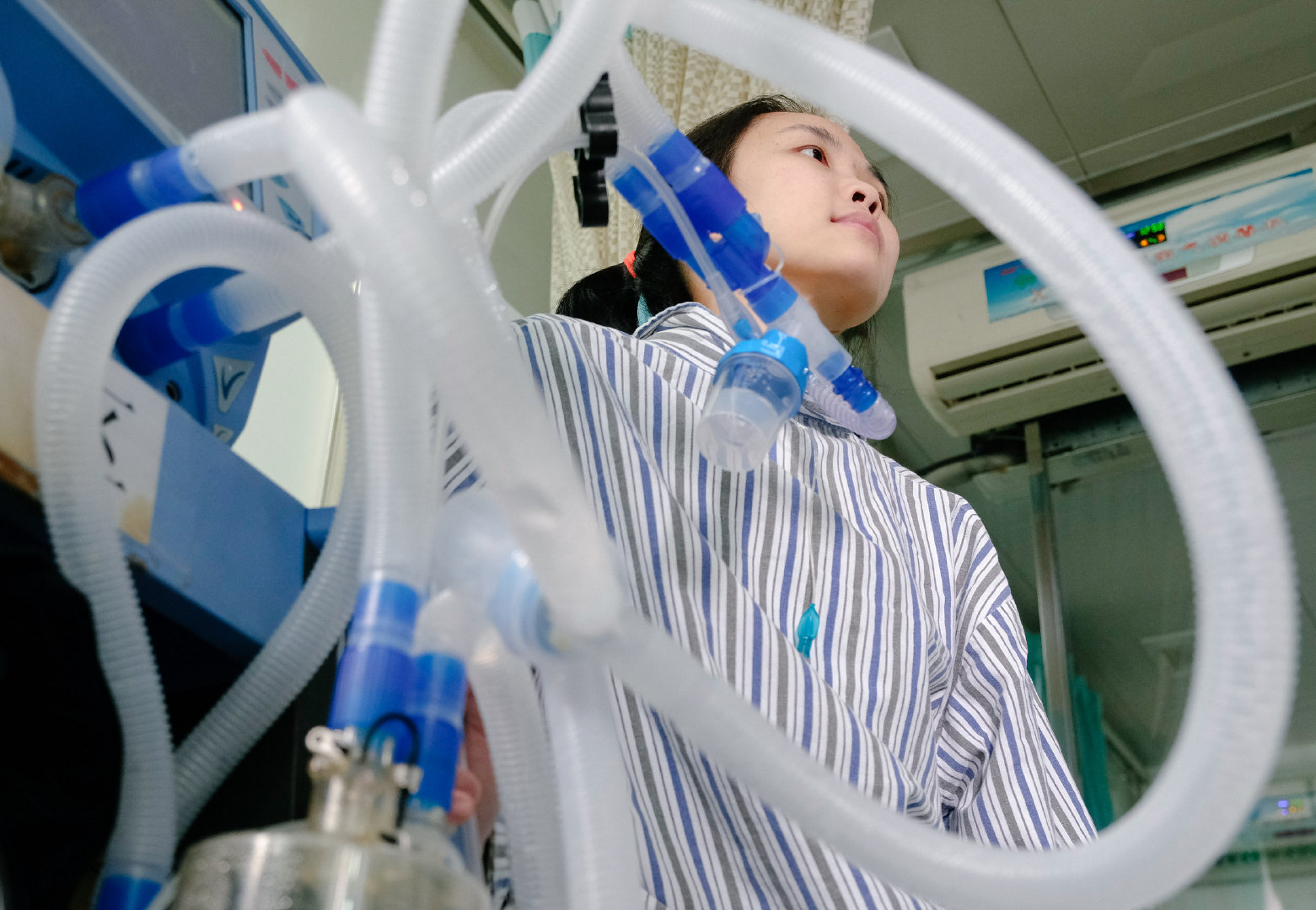 女孩11年蛰居icu意外冻龄 ,老父为她借来"二手阳光"