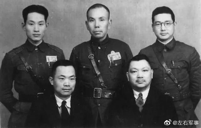 税警总团是宋子文在1932年任财政部长期间建立的私人武装.顾名思义
