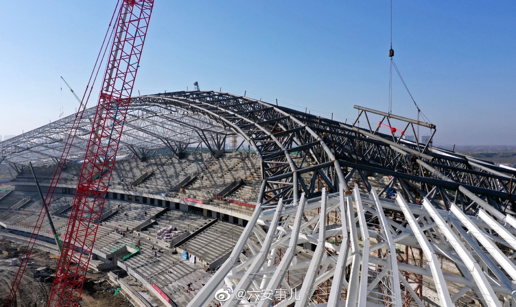 期待!六安市体育场钢结构罩棚合龙封顶成功_高清图集_新浪网