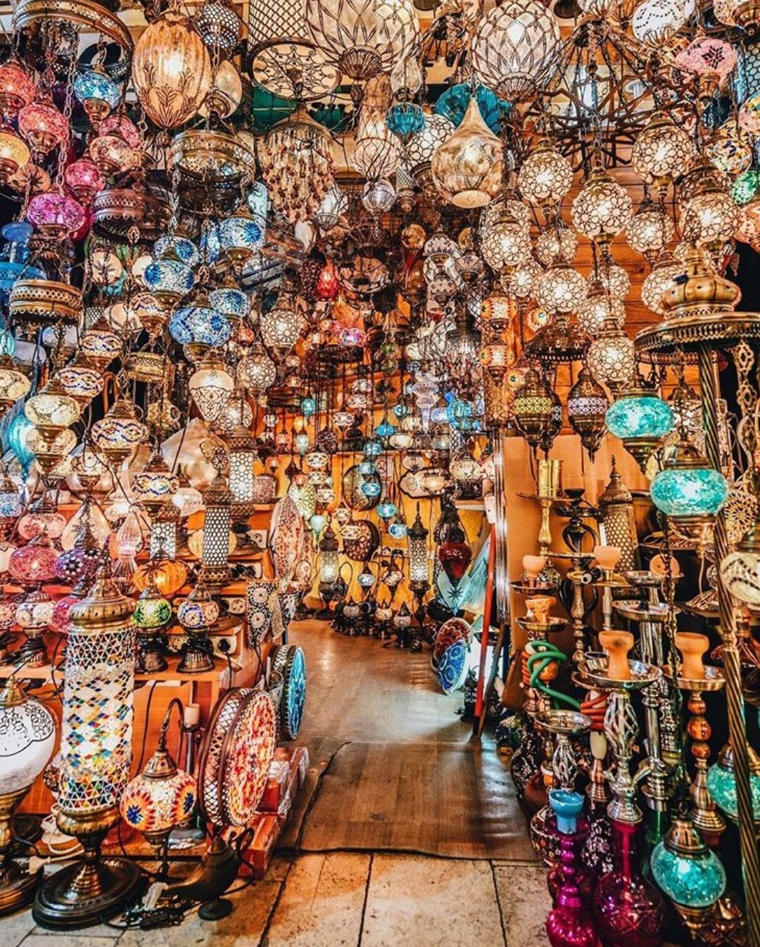 土耳其伊斯坦布尔大巴扎市场,灯火阑珊的具象化