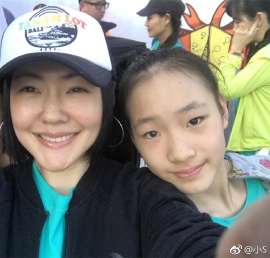 小s的三个女儿,老大高冷老二羞涩,老三最像小s!