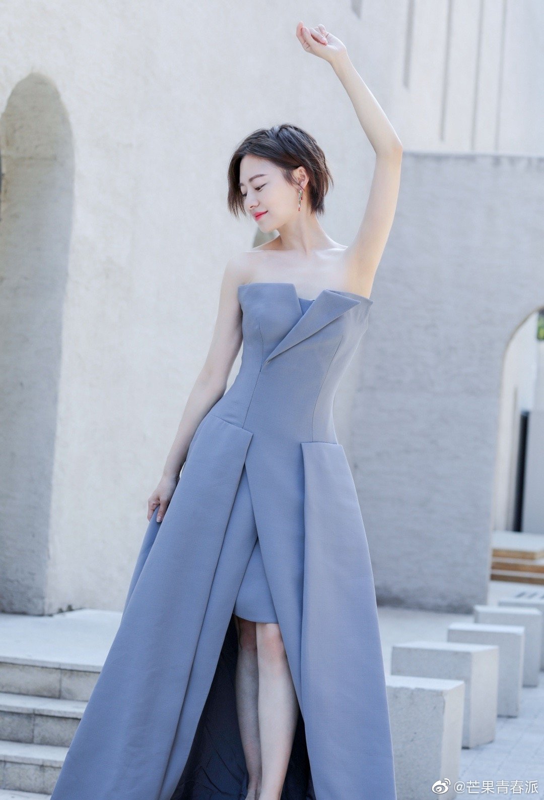 近日演员王汀02一组夏日街拍释出