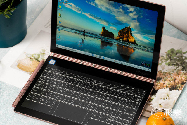 yogabook2上手体验双屏笔记本竟然能比杂志更薄