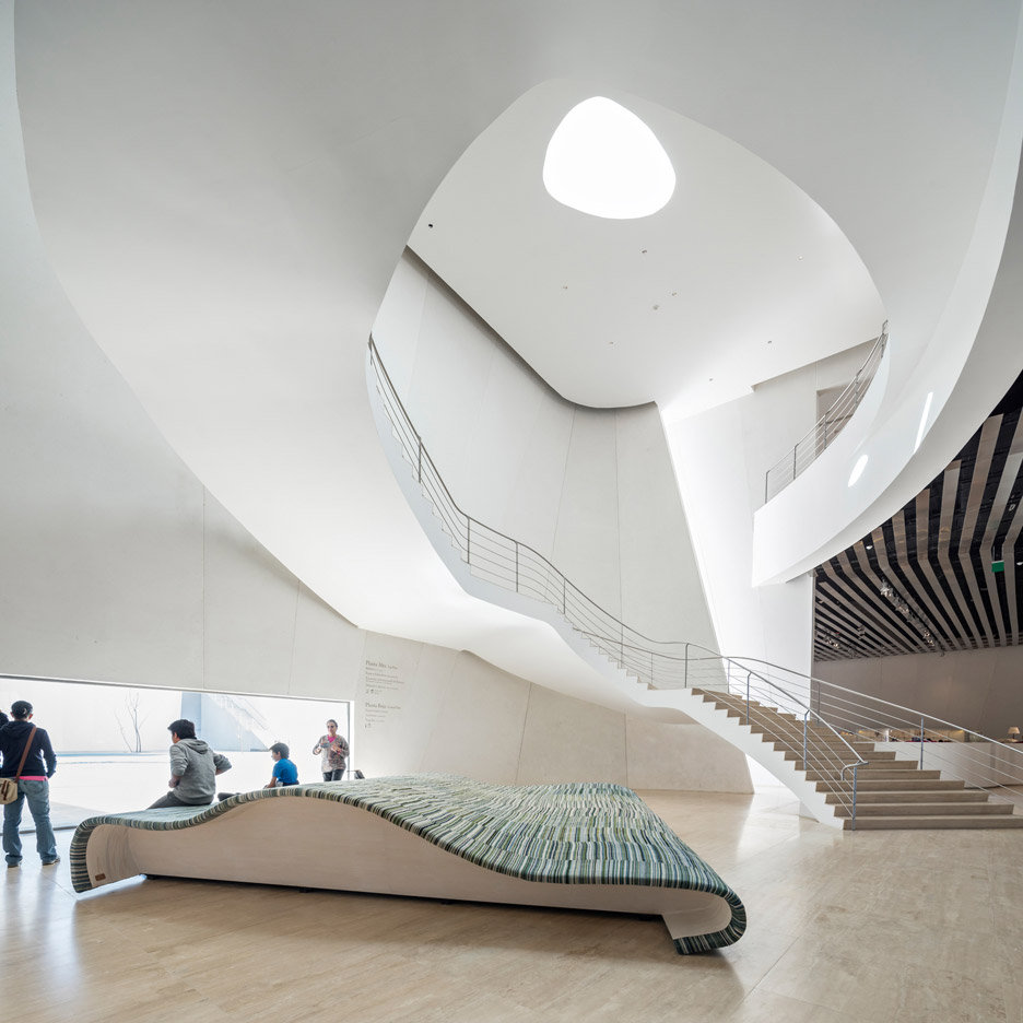 宛若丝绸舞动般柔滑,巴洛克国际博物馆 / 伊东丰雄建筑事务所