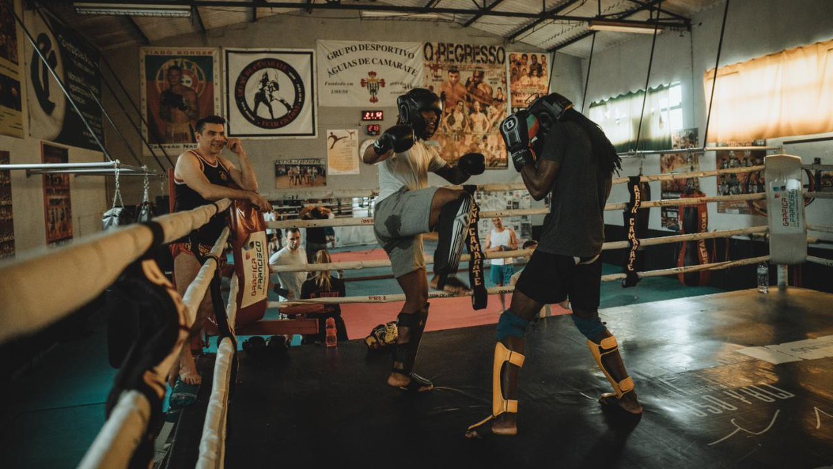 在假期中的桑谢斯在里斯本上了自由搏击课,以