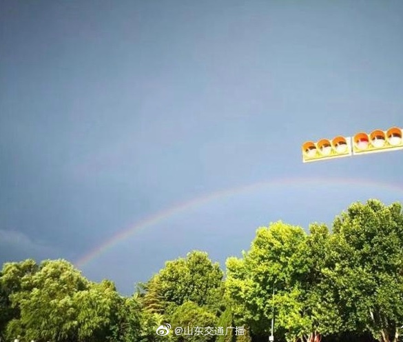 雨后惊现超大彩虹,这份幸运你收到了吗