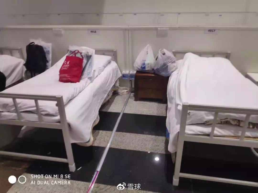 一家四人确诊新冠肺炎,妈妈去世后我终于在方舱医院见到了父亲和儿子