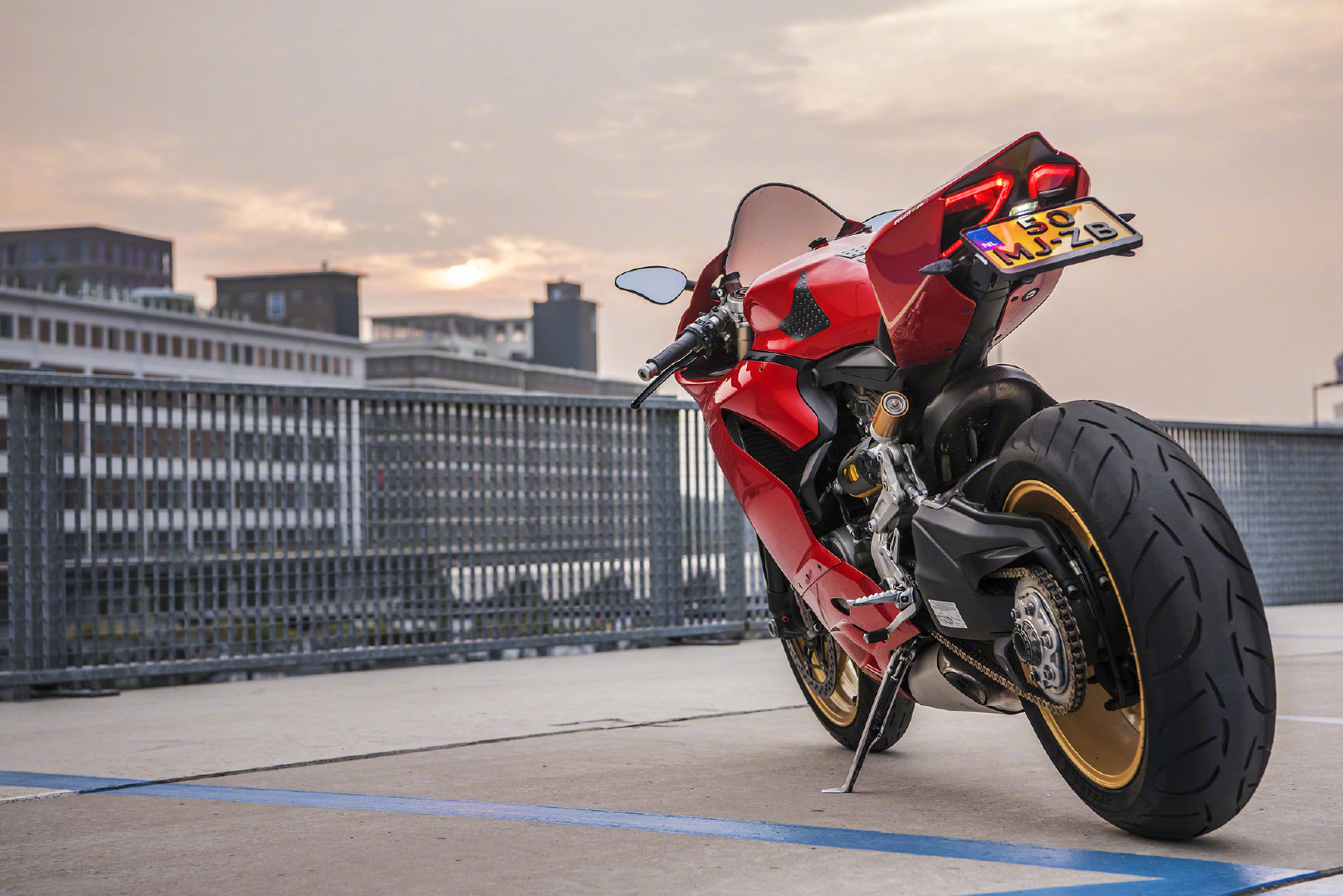 杜卡迪ducati1199panigale两个轮子的超跑