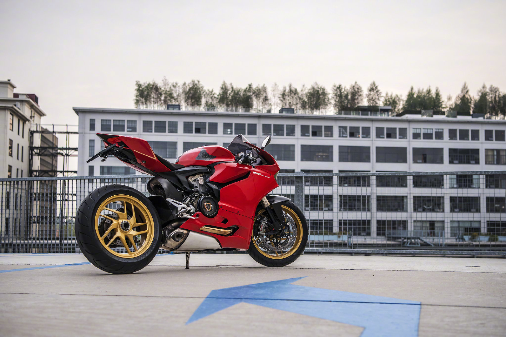 杜卡迪ducati1199panigale两个轮子的超跑