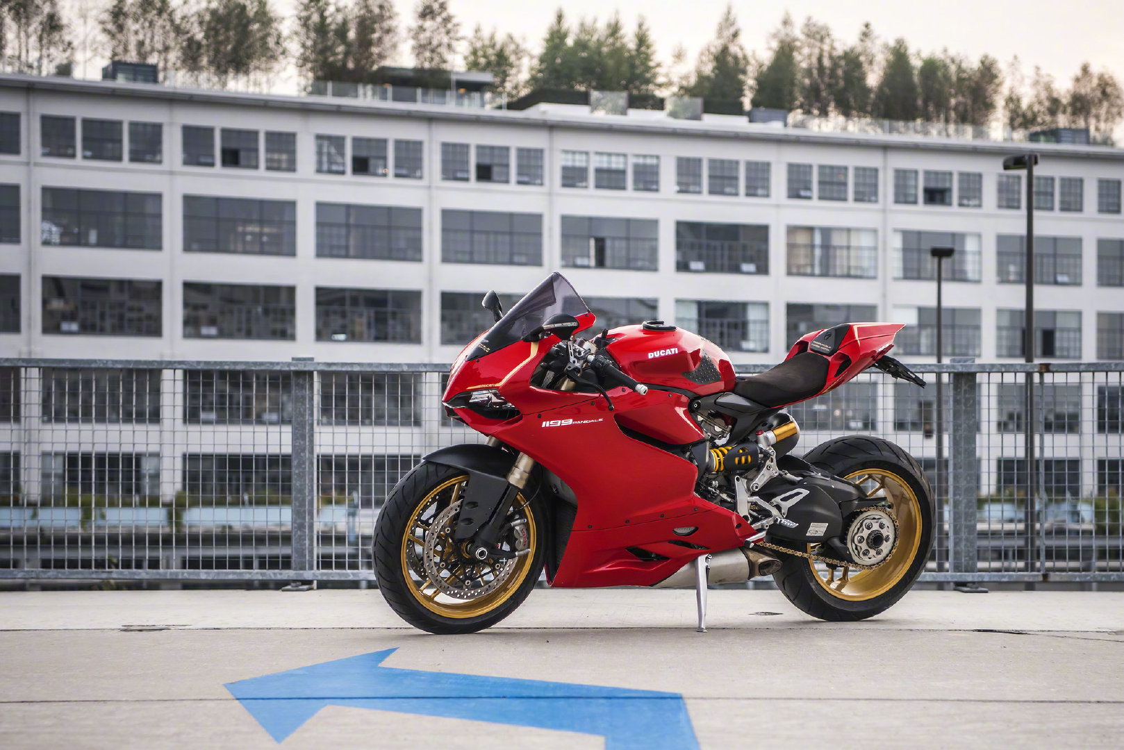 杜卡迪ducati1199panigale两个轮子的超跑