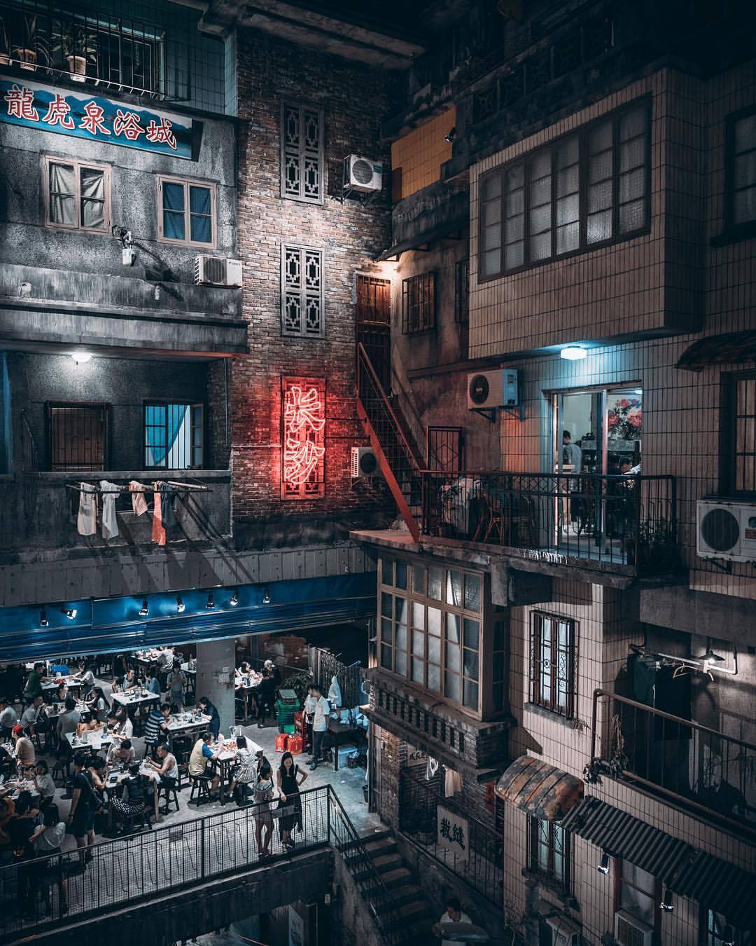 在错综复杂的权力游戏中