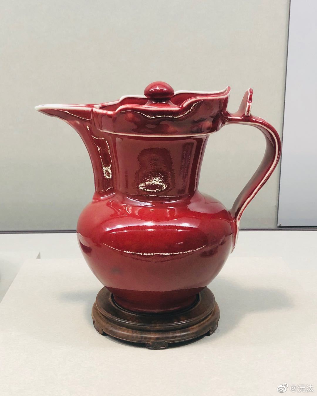 1矾红釉描金双系尊明嘉靖故宫博物院