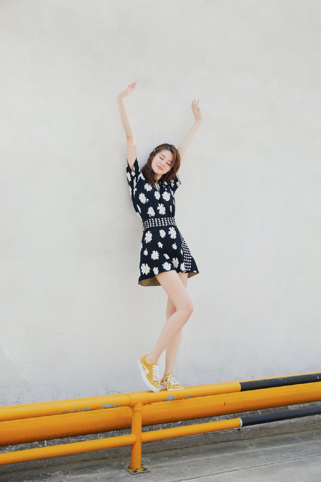 《欢乐颂》关雎尔会穿着呢,戏外的look,一个字,美!