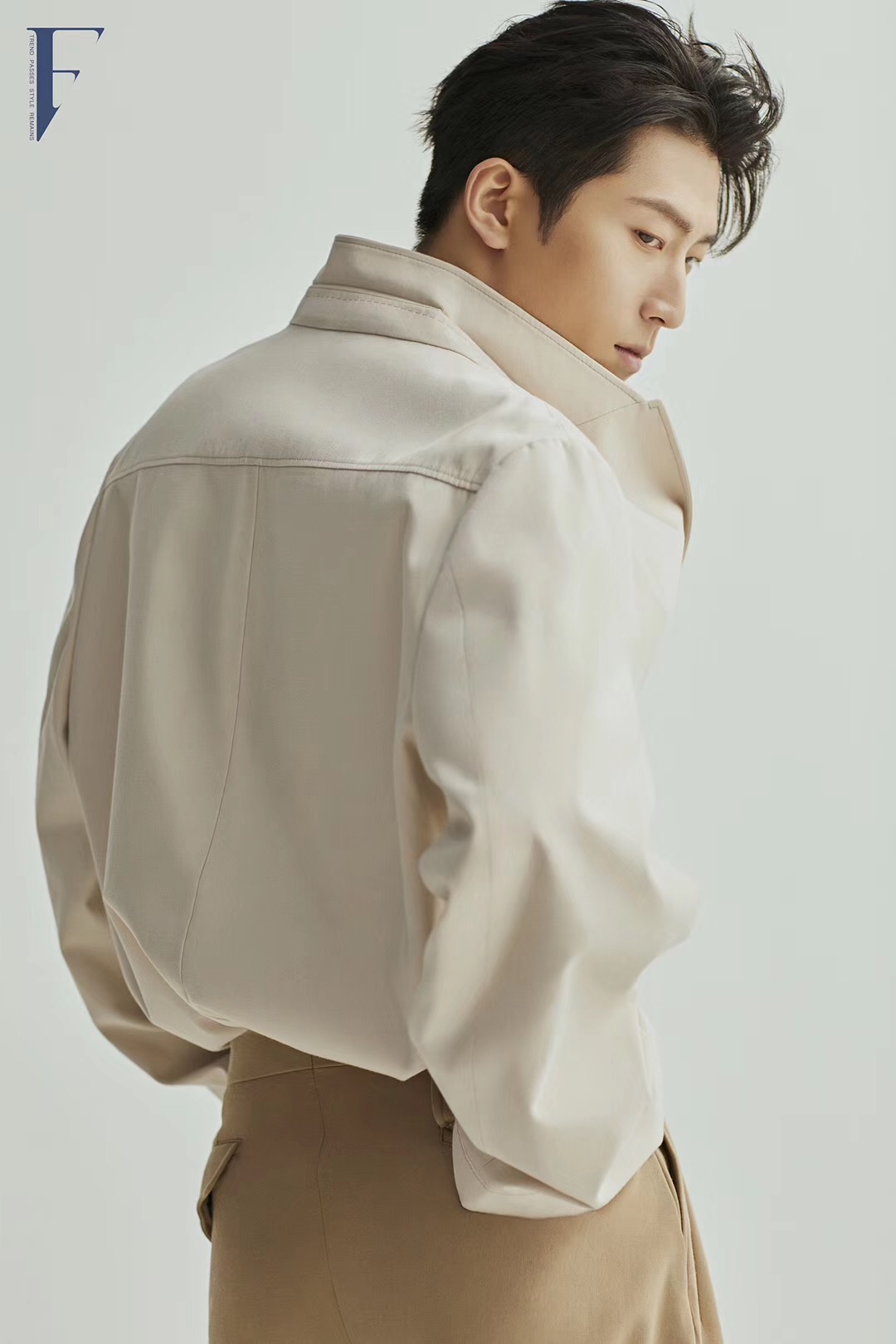 iconf时尚画报封面人物潇洒不羁玩转百变风格