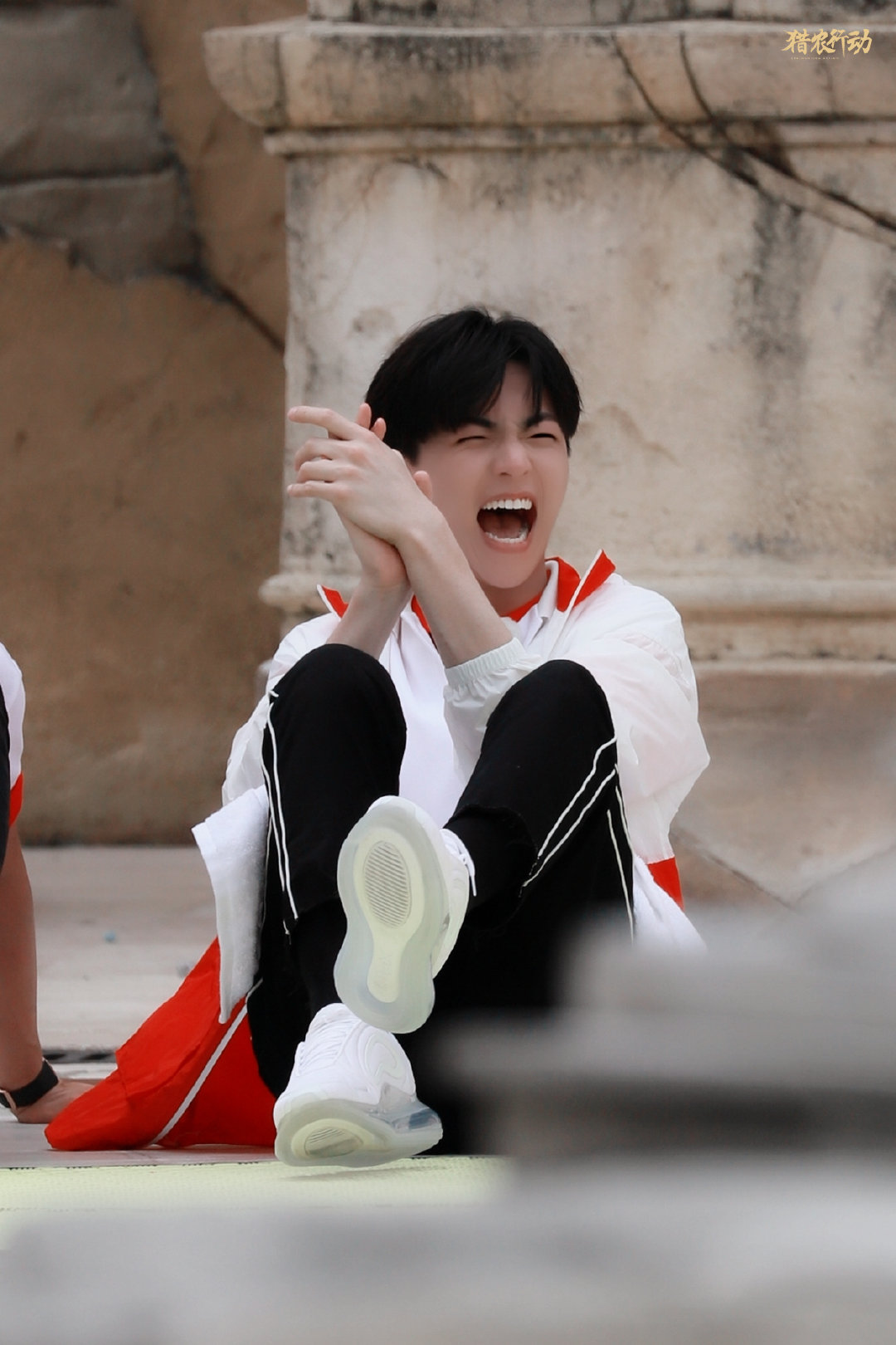 陈立农的笑太有感染力了让人莫名跟着一起哈哈哈