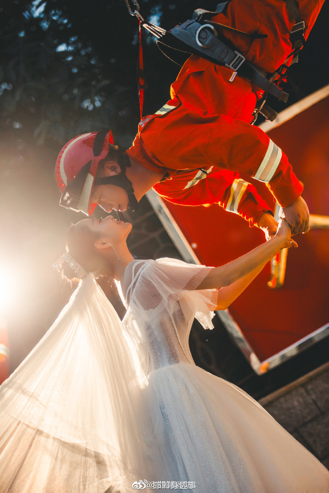 邯郸消防拍摄最美婚纱照 当火焰蓝遇上婚纱美 网友称|婚纱照|邯郸