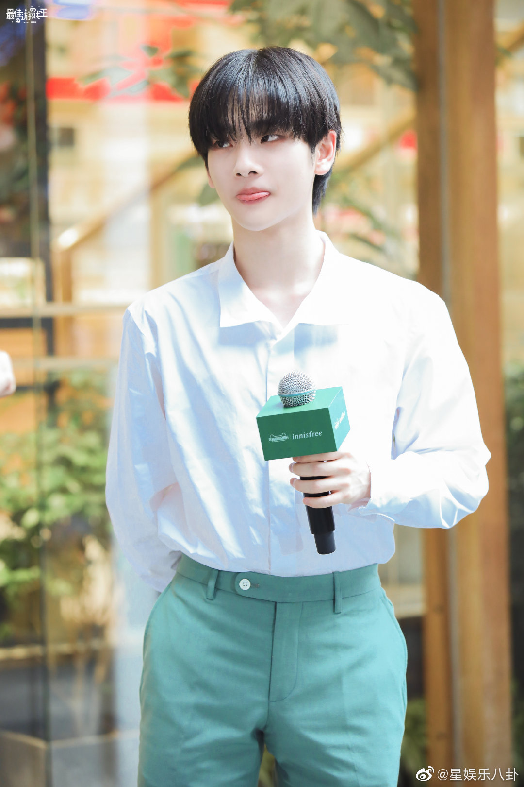 周震南成都周震南白衬衫周震南品牌活动饭拍图