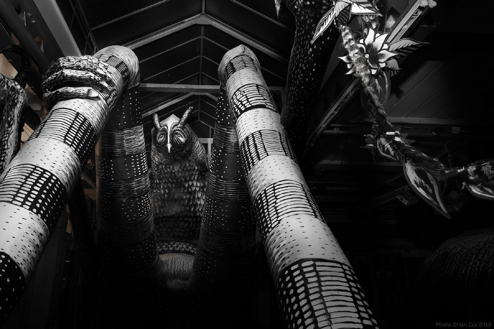 黑暗系涂鸦 怪兽入侵 / phlegm