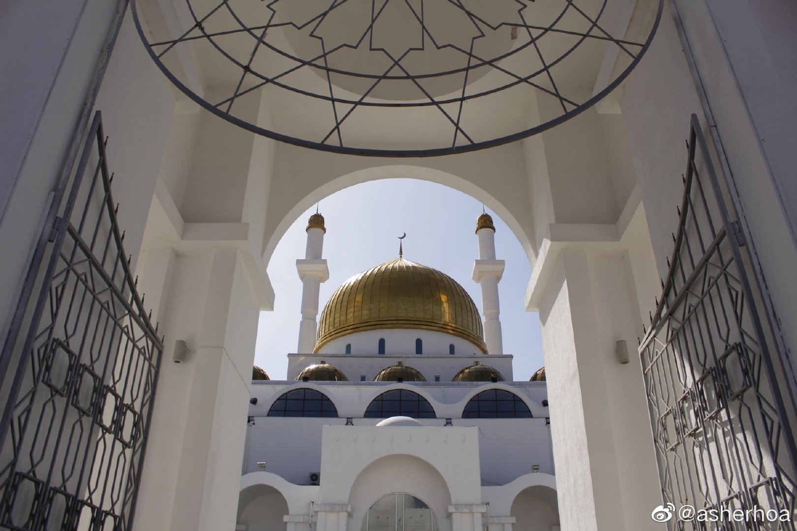 建于2008年的努尔-阿斯塔纳清真寺(nur-astana mosque)