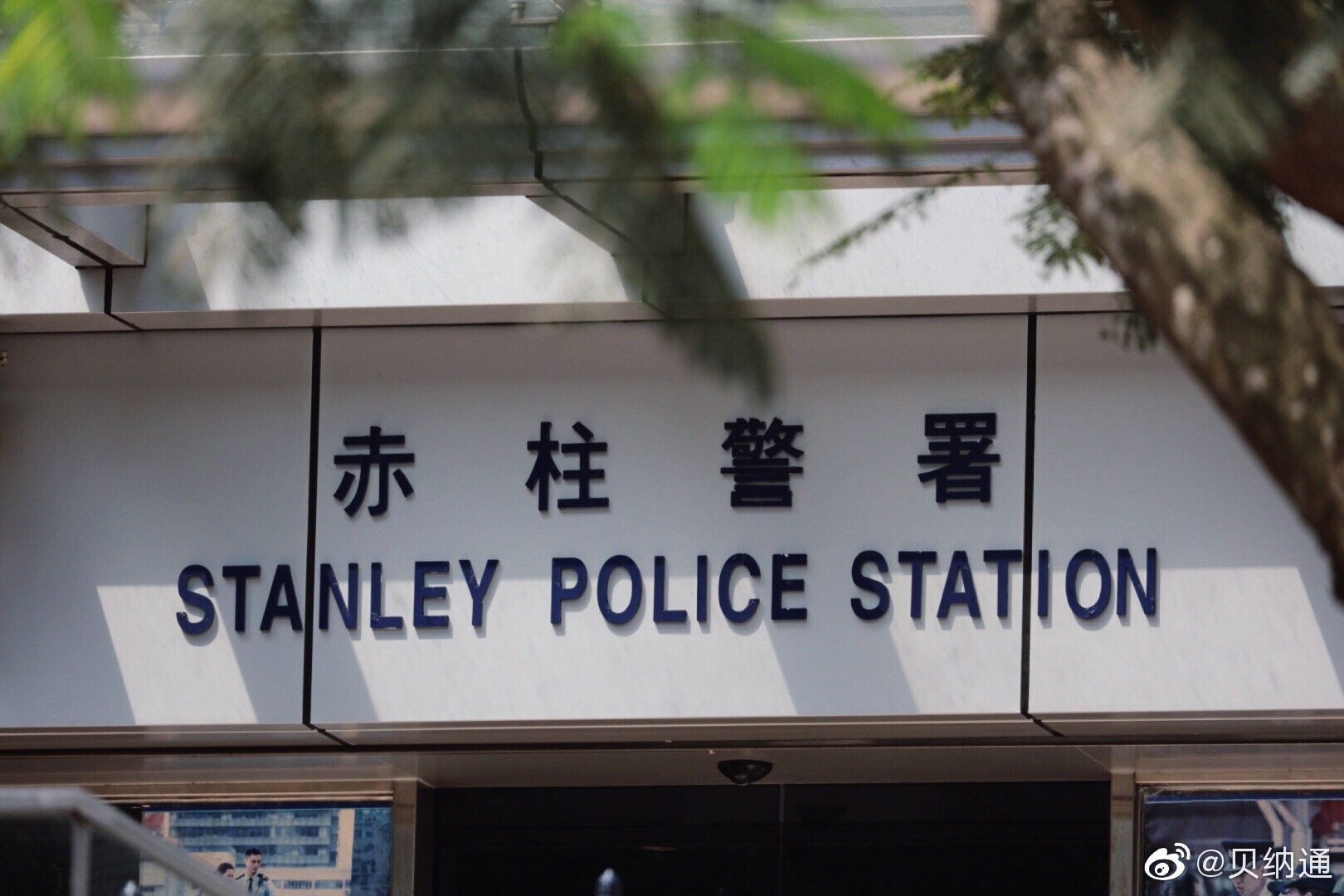 this is stanley.这里是赤柱,港岛的南边,远离繁华,置身世外
