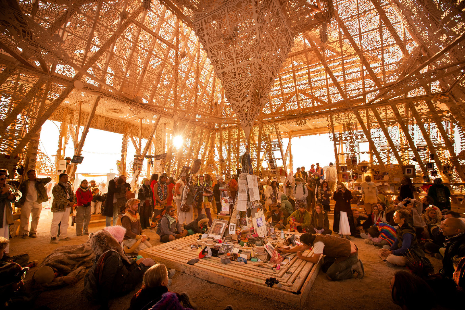 火人节——每年8月底至9月初在美国内华达州黑石沙漠(black rock des