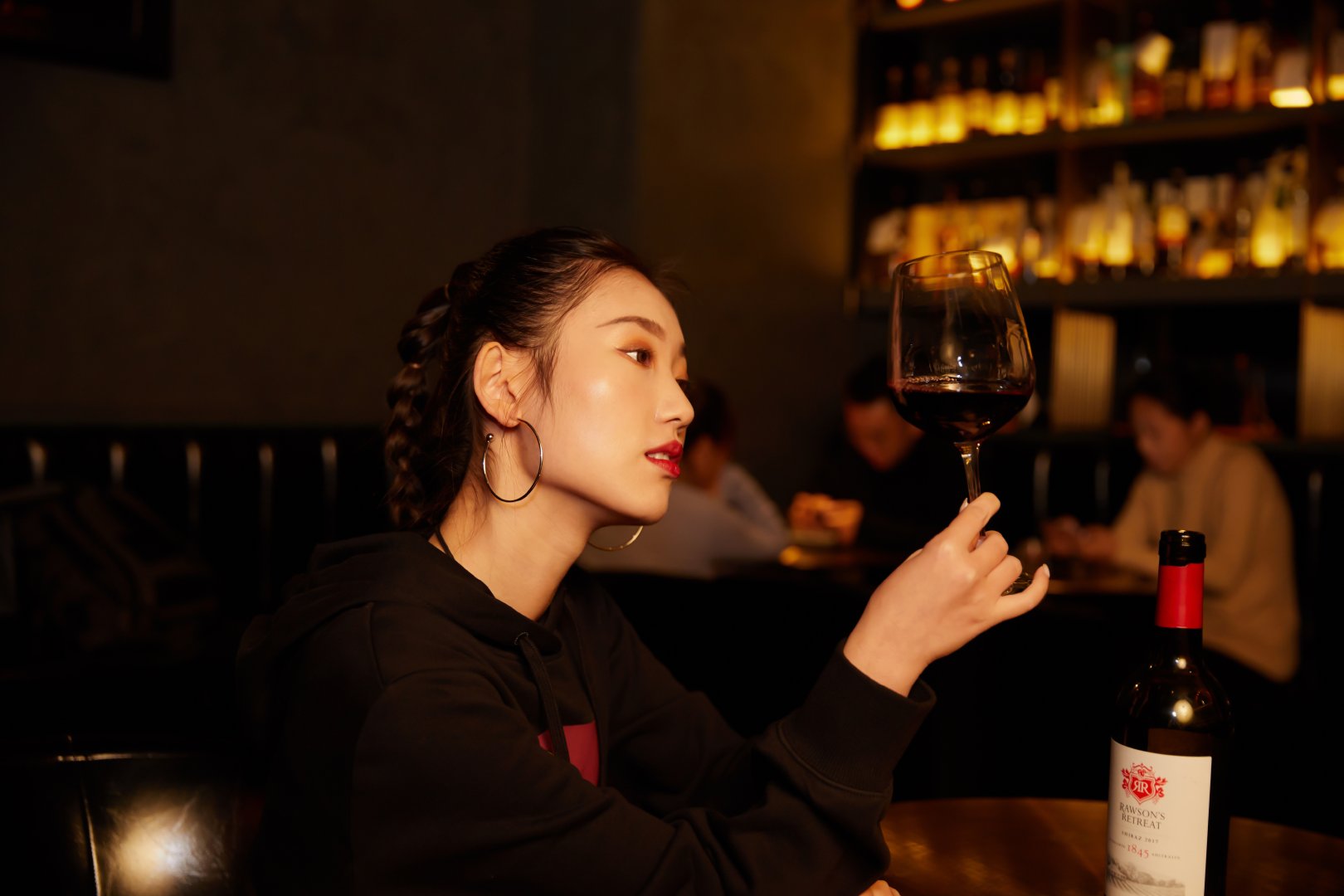 女孩子不一定要可爱,也可以很酷!穿上自己帅气的卫衣