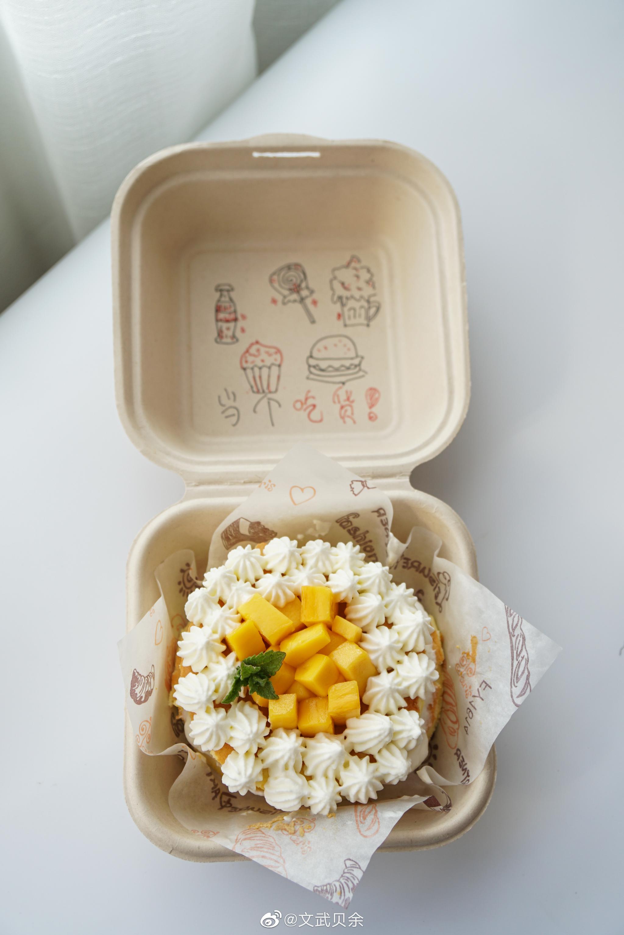 家里有小朋友来做客,做了据说是最近ins上很红的便当盒子蛋糕