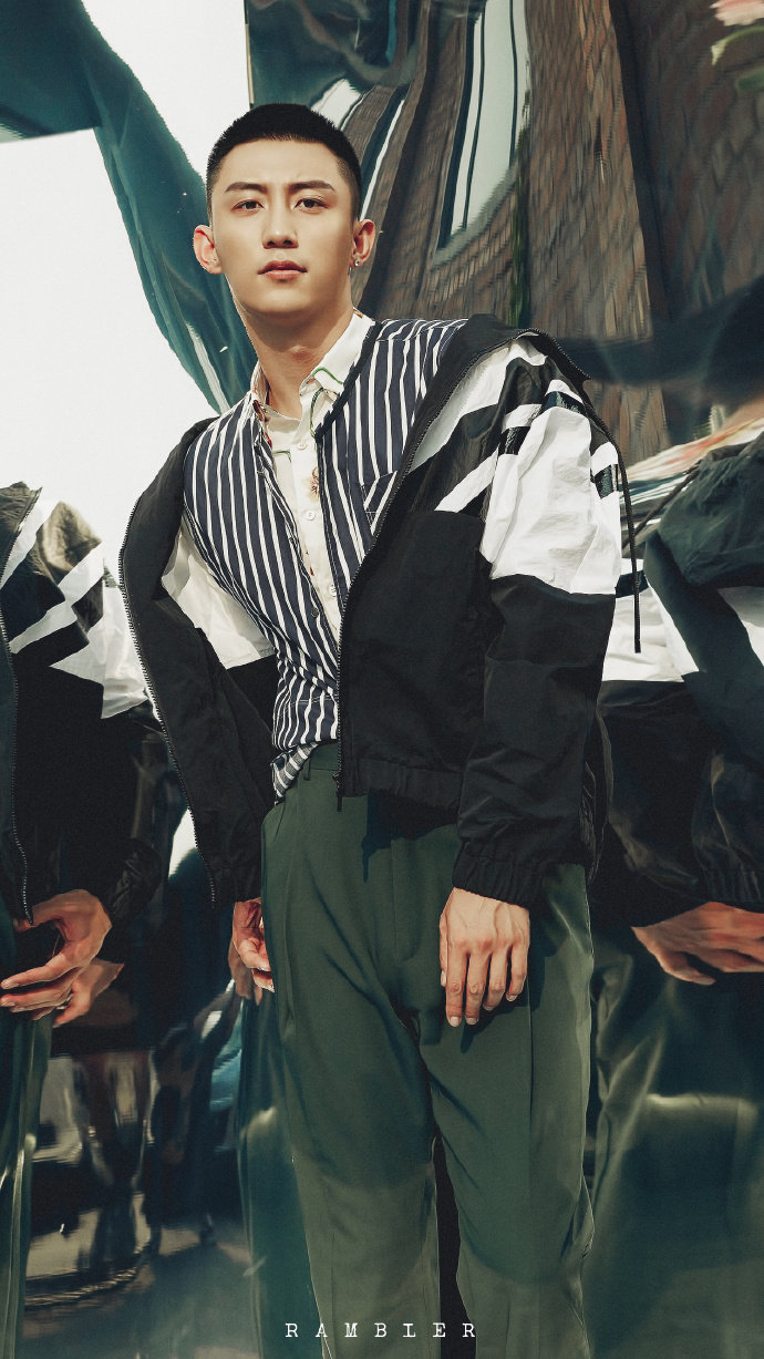 黄景瑜的寸头造型让人过目难忘!将痞帅和可爱的气质融合的如此完美