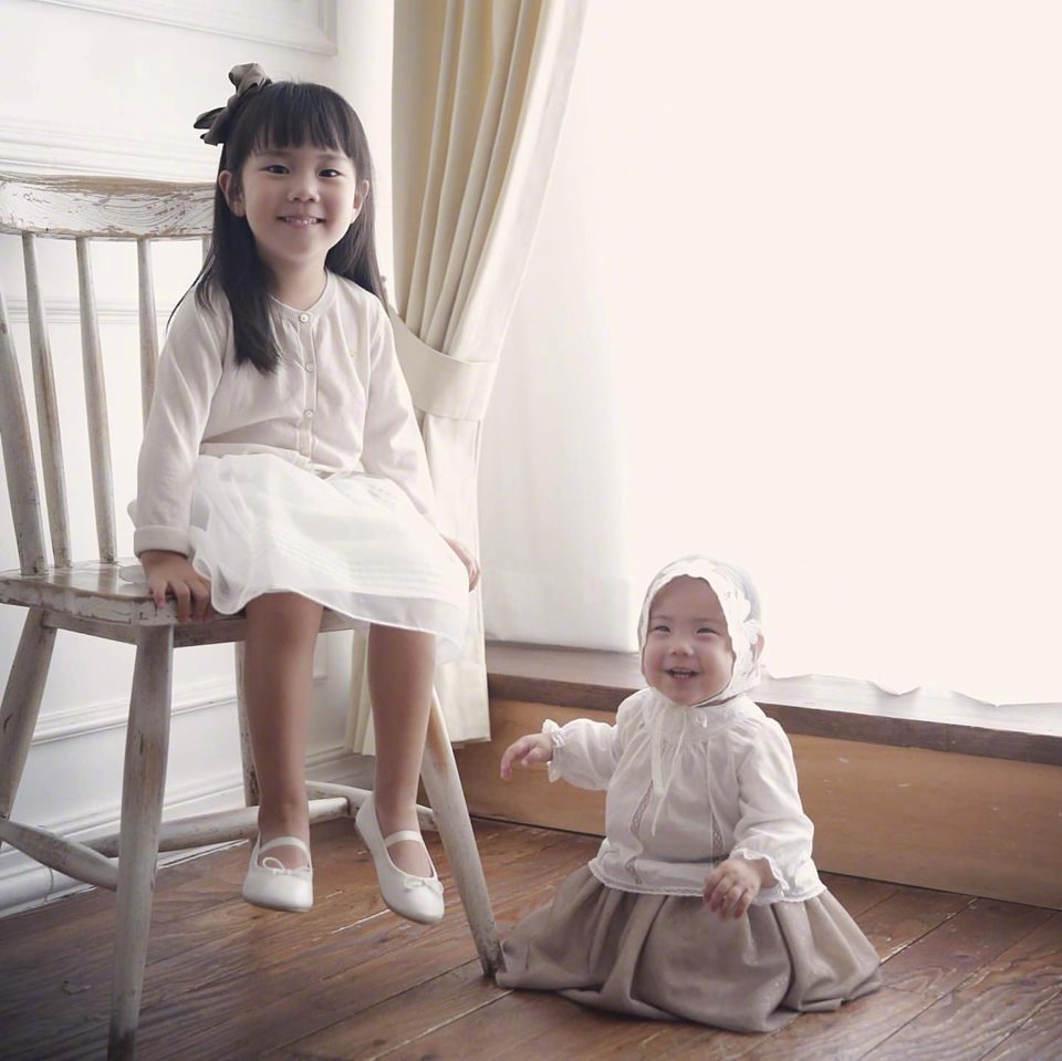 柳真奇太映大女儿露熙近况和二女儿露琳妹妹跟姐姐小时候真