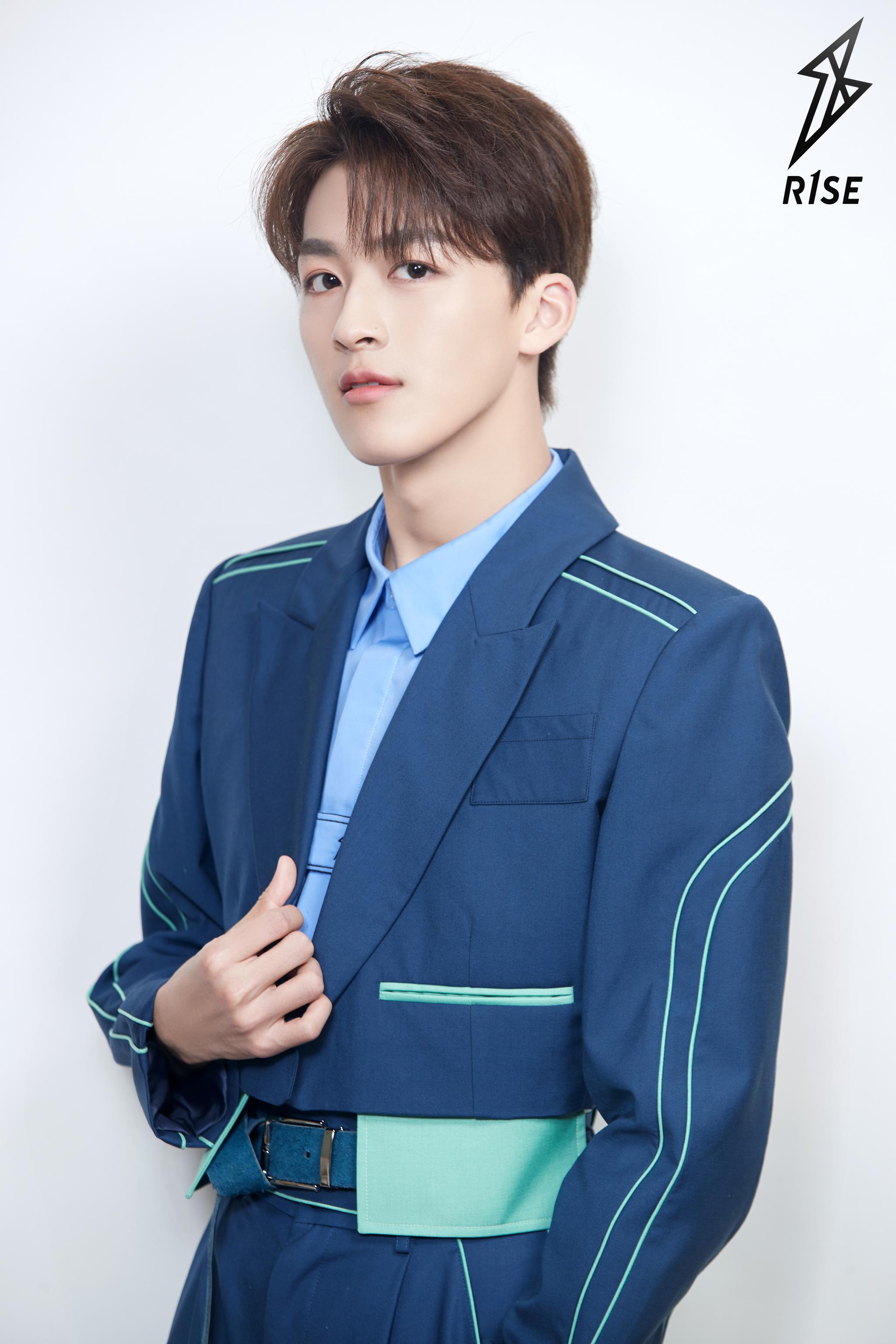 何洛洛 | 就要掷地有声的炸裂 r1se成团暨首张ep发布会 闪耀|发布会|