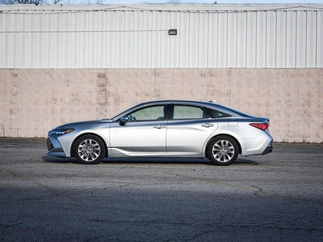 换壳凯美瑞还是丰田标es?亚洲龙美版实车,8秒2破百或27万