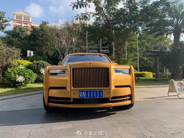 厦门街头惊现豪车车牌更是尊贵 网友:真壕
