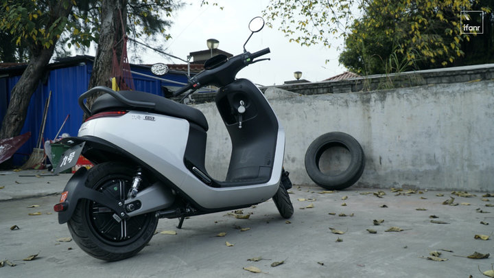 九号电动 e125 评测:这辆「网生代」电动车,颜值和智商都在线