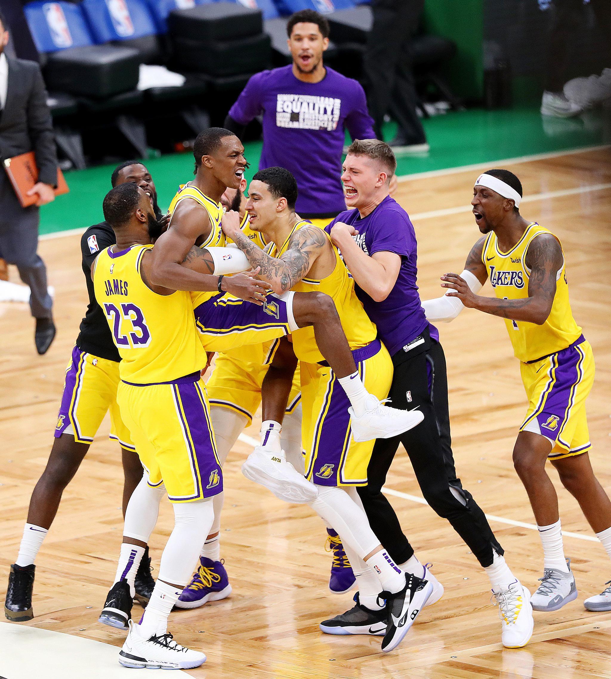 隆多身穿紫金战袍,在凯尔特人td花园球馆送出生涯第一次压哨绝杀