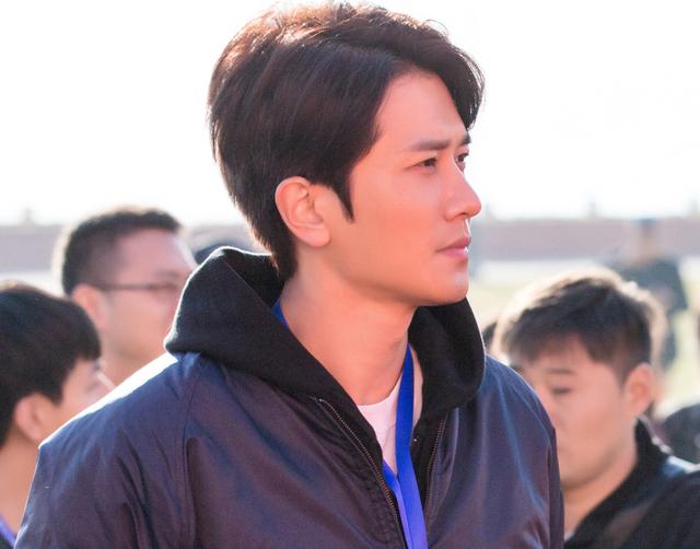 彭冠英掌中之物海报很吓人官博火速澄清网友p着玩的