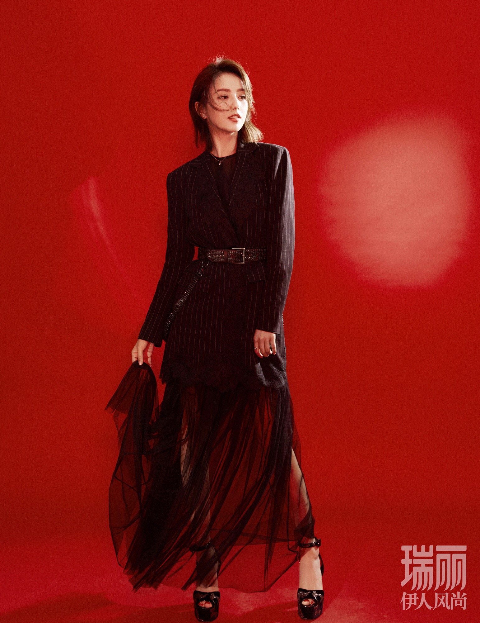 佟丽娅,美艳动人的红衣佳人