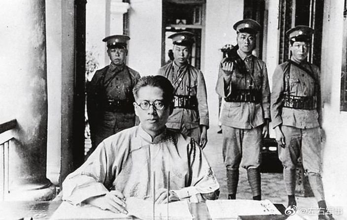 税警总团是宋子文在1932年任财政部长期间建立的私人武装.顾名思义