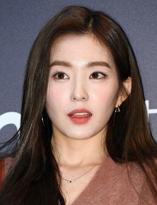 但裴珠泫换上黑发清纯又灵动,果然选对发色很重要