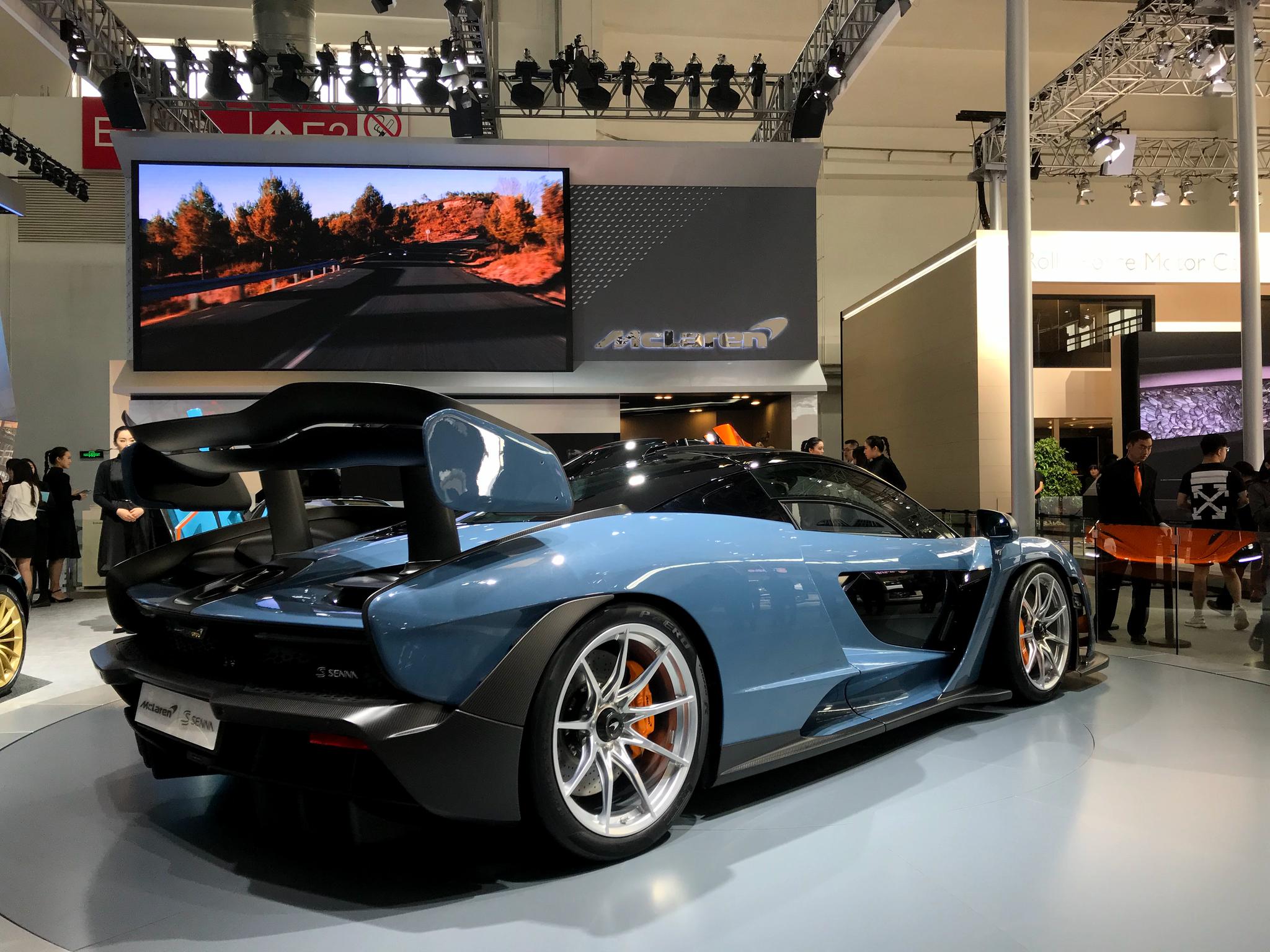 尾翼超级大的迈凯伦senna