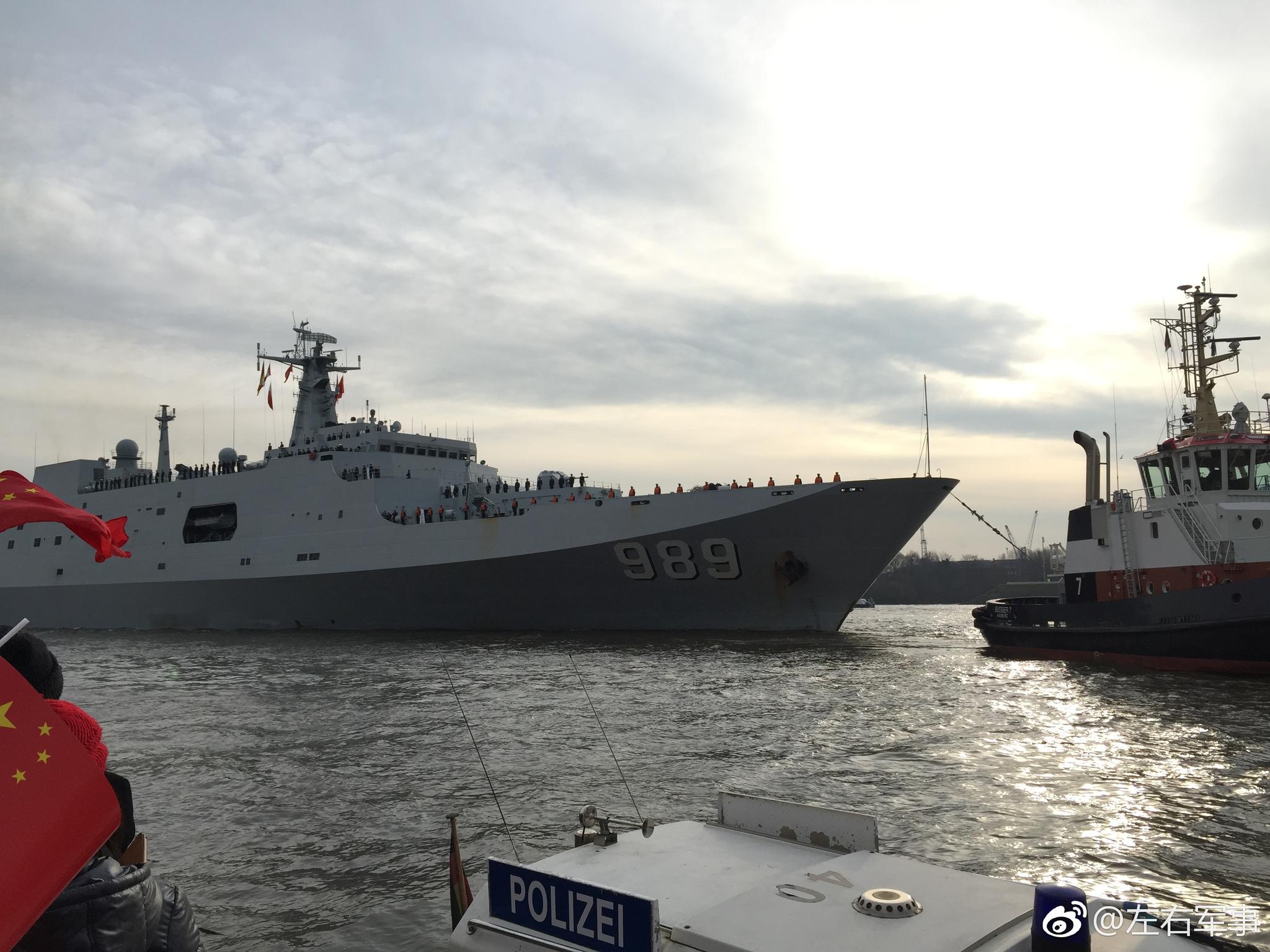 2015年1月19日,中国海军第18批护航编队长白山号两栖登陆舰