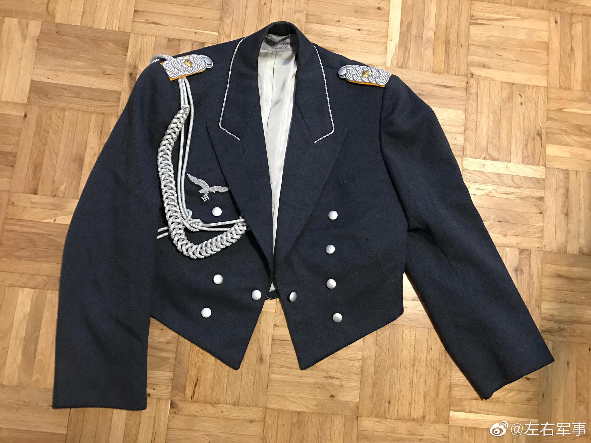 原品二德空军晚礼服这套可以出只要一万八