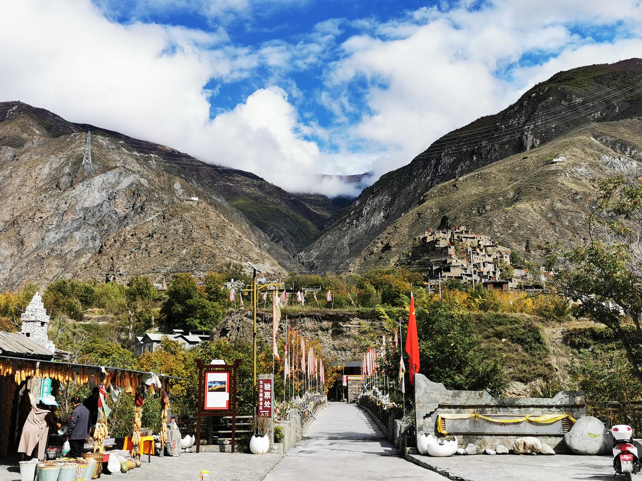 川西黑水县色尔古藏寨.色尔古是藏语,意为"豹子和狼"__财经头条