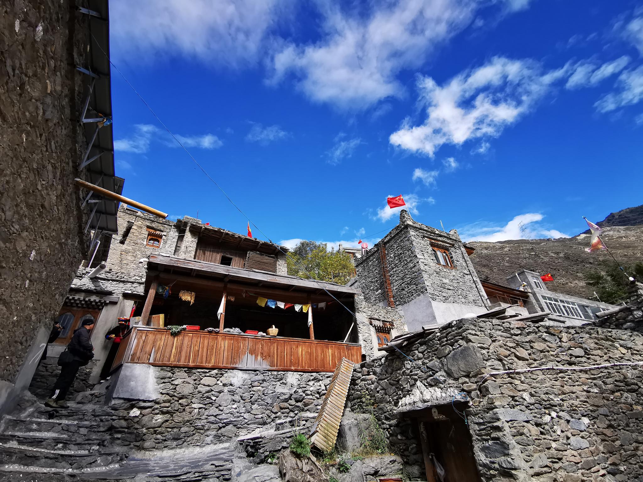 川西黑水县色尔古藏寨.色尔古是藏语,意为"豹子和狼"__财经头条