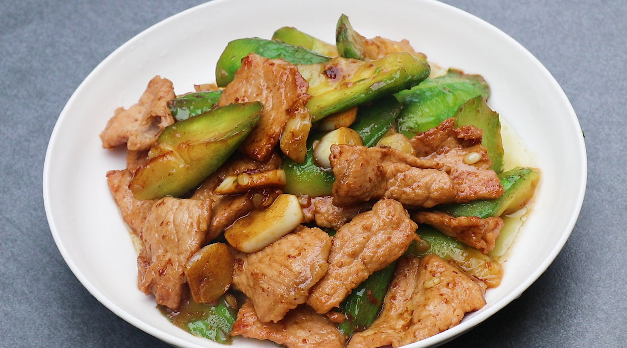 瘦肉和什么配菜炒才香,加这个很好吃