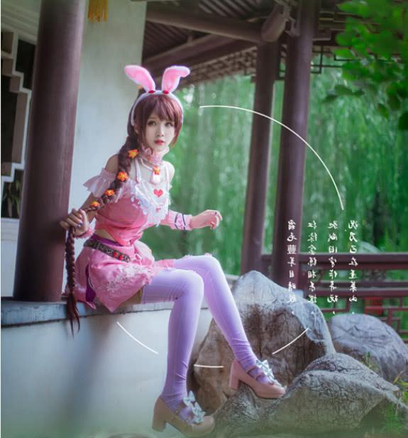 全网最火cos小舞抬腿瞬间吸粉20万网友还原度100