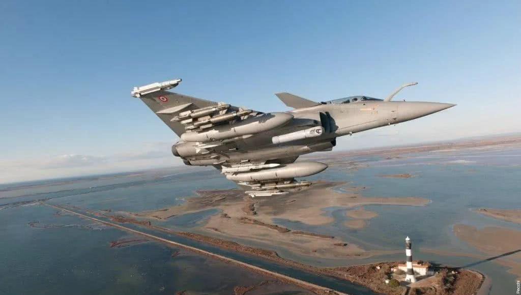 法国海军列装最新型"阵风"f3-r战机,欲全面提升海空作战实