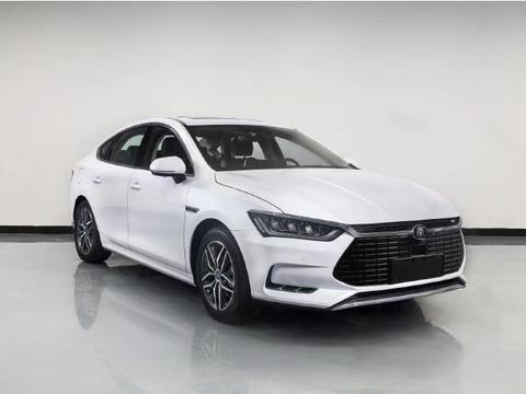 灰色比亚迪新一代秦pro燃油自动挡实拍,低调沉稳有内涵